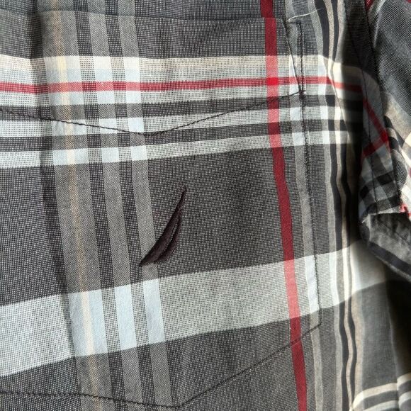 Nautica Men's Short Sleeve Plaid Shirt - Gray and Red Small - Picture 12 of 16
